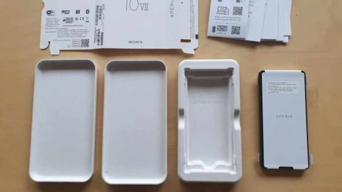 گوشیهای هوشمند در آستانه حذف کابل USB از جعبه هستند